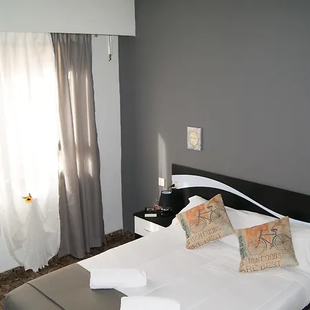Iberia Lodging House Valenza
